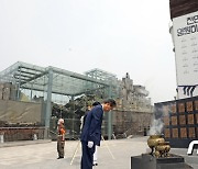 천안함 46용사 향해 묵념하는 한덕수 국무총리