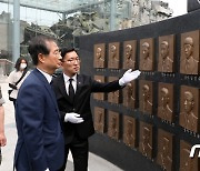 한덕수 총리 '천안함 46용사 참배'