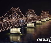 북중 접경지 신의주 공장에서 '집단발열' 확인..코로나 유입 경로로 주목