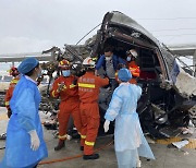 중국서 산사태로 고속열차 탈선..기관사 숨지고 8명 부상