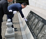 한 총리, 2함대 천안함 추모비 참배.. "숭고한 희생 헛되지 않게 해야"