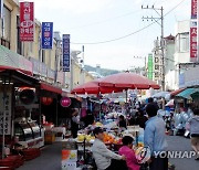 '침체한 상권 살리자'..진주 도심 전통시장, 축제의 장으로 변신