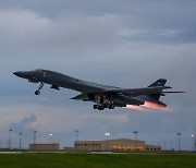 美, '죽음의 백조' 전폭기 4대 괌 배치.. 2시간내 한반도 작전 가능