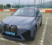 BMW iX50, '이것'만큼은 테슬라보다 한참 앞선다[차알못시승기]