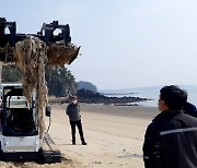 태안군, 피서철 해수욕장 쓰레기 자동 청소 기계 운용