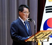 국정원 "박지원 전 원장 X파일 거론 부적절..비밀의무 지켜야"