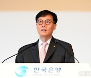 '인플레 파이터' 이창용, 연속 금리 인상 나서나