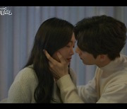 '지금부터 쇼타임' 박해진♥진기주, 귀신들 방해로 입맞춤 실패 "우리도 연애 좀 합시다!"