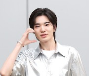 [E포토] 인피니트 성종, '반짝반짝 인간 반사판 하트'