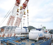 DSME mounts world's first high-manganese steel fuel tank on crude-oil carrier