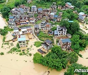 中 남부, 60년래 기록적 폭우..경제피해 최소 300억원