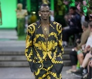 Italy Fashion Versace Mens SS 23