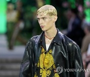 Italy Fashion Versace Mens SS 23