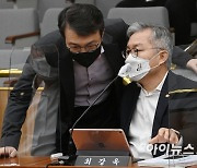 野, '성희롱 발언' 최강욱에 당원권 정지 6개월 중징계