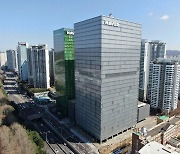 Naver, Kakao stocks dip by double digits