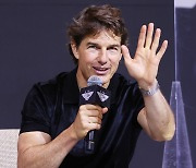 'Top Gun' Tom Cruise tells long-waiting Korean fans 'it is OK to cry'