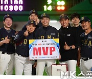 장진 'MVP 기쁨은 동료들과 함께' [MK포토]