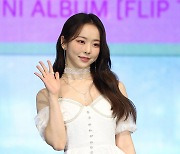 [포토] 이달의 소녀 비비 '반가운 손인사'