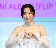 [포토] 이달의 소녀 올리비아 혜 '깜찍한 손하트'