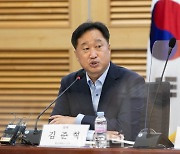 [포토]대선·지선 평가 토론회에서 발표하는 김준혁 한신대 교수