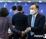 교육부 장관 후보자 인사검증 TF 의원 만난 오세정 총장