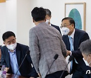 민주당 박순애 후보자 인사검증 TF 의원들 만난 오세정 서울대 총장