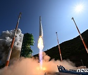 [누리호 성공] KAI 한화 등 韓기업도 1300조 우주산업 궤도 진입