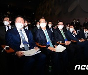 박형준·최태원과 파리 찾은 한덕수 총리