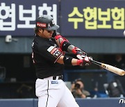KT 박병호, 9년 연속 20홈런 대기록..두산은 SSG 완파(종합)