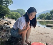 "이게 진짜 피서지"..박보영, 강가 피크닉→잘익은 수박 한통에 '시원'
