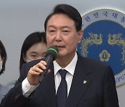 尹, 누리호 성공에 "한국서 우주가는 길 열려..항공우주청 설치"