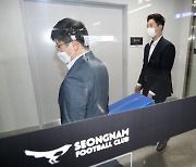 성남FC 후원금 일부, 이재명 의원 측근에 성과금 명목으로 지급