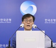 발언하는 이창용 한국은행 총재
