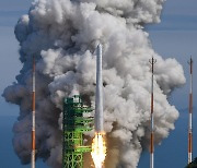 누리호 발사 성공 "우리 힘으로 우주개발 기반 마련"
