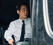 "4년간 결실" 이정재, 30년차 배우의 화려한 변신..각본·연출·연기 '올라운더'('헌트')