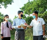 하반신 마비 학생 독려한 교원의 선행 조명한 북한