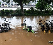 中 남부 지역에 한달간 폭우.."61년 만에 강수량 기록 경신"