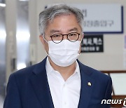 최강욱 "두 차례 반복 발언? 명백한 허위"..윤리심판원 "사실"