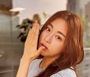 '한의사♥'강소라, 출산 전 몸매 완전 회복? "날도 더운데~" 포즈도 완전 요즘 '삘'