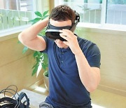 저커버그, '사람 시력 1.0급' VR 기기 공개