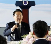 尹, 나토서 안보 협력에 중점..김건희 여사 동행 가능성