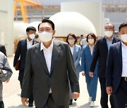 윤 대통령, 두산에너빌리티 원자력공장 방문..원전 생태계 지원
