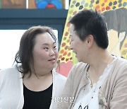 그림으로 우뚝 선 발달장애인 정은혜 작가, 이번엔 영화 주연..다큐 '니얼굴'