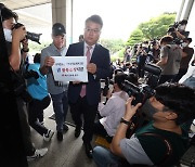 Lee Dae-jun's family files criminal complaint against ex-Moon officials