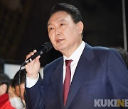 尹, '원전산업' 대규모 지원 약속.."과감한 조치"
