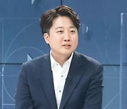이준석 '성 상납 의혹' 부인.."전쟁서 싸웠는데 뒤통수"