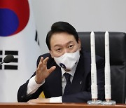 尹 지지율 '긍정 47.6% < 부정 47.9%'.. 취임 후 첫 '데드크로스'