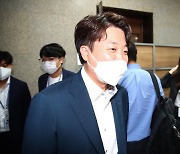 '성 상납 의혹' 이준석 징계 심의 윤리위 개시.. 김성진 측 "李가 회유·협박"