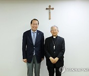 권영세 장관, 김희중 대주교 예방