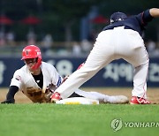 상대 수비 휘젓는 박찬호